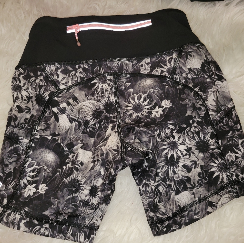 Lululemon Dart & Dash Floral Shorts Flowabunga - Picture 6 of 7